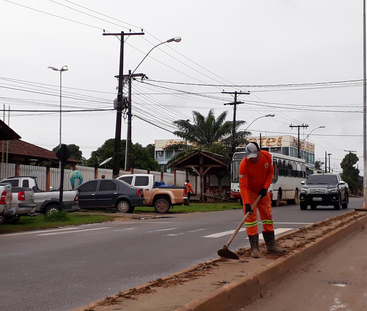 CARNAVAL: Prefeitura faz limpeza no entorno onde acontecerá o Carnaval.